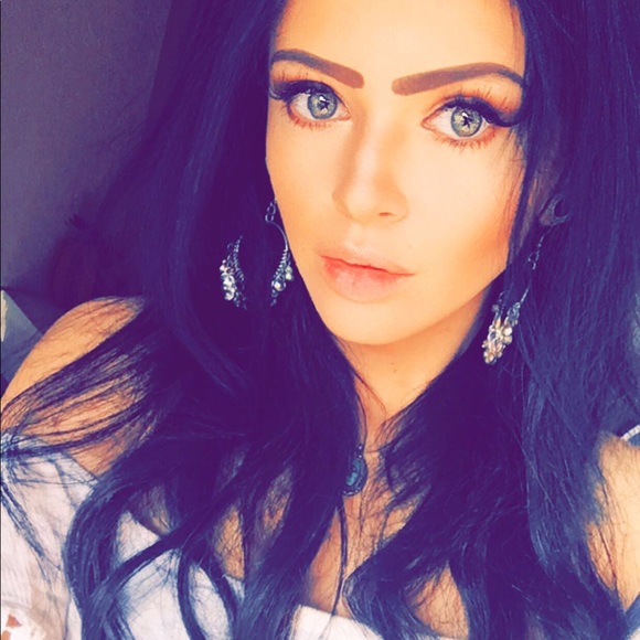 Meet your Posher, Katey - Picture 2 of 3